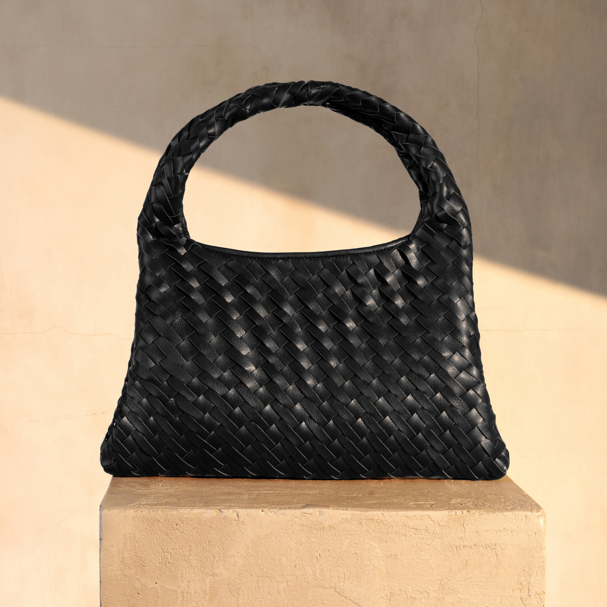 Margaux Handbag – CURATEUR