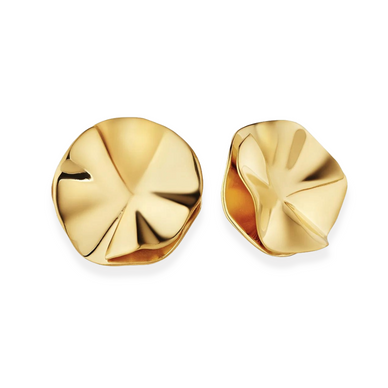 Channel a sophisticated, artful look in a vintage-inspired style. The Bidu Fanned Stud Earrings feature a folded, wavy-effect silhouette with high shine and major impact. Handcrafted in brass by artisans in Kenya using traditional techniques.
Handmade in Kenya in 24k gold-plated brass using traditional techniques.