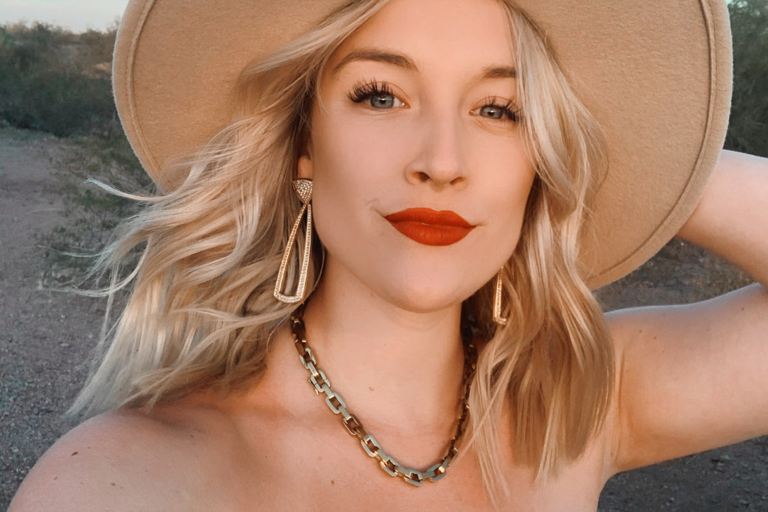 Community Spotlight: We Love This Member's Simple But Bold Style