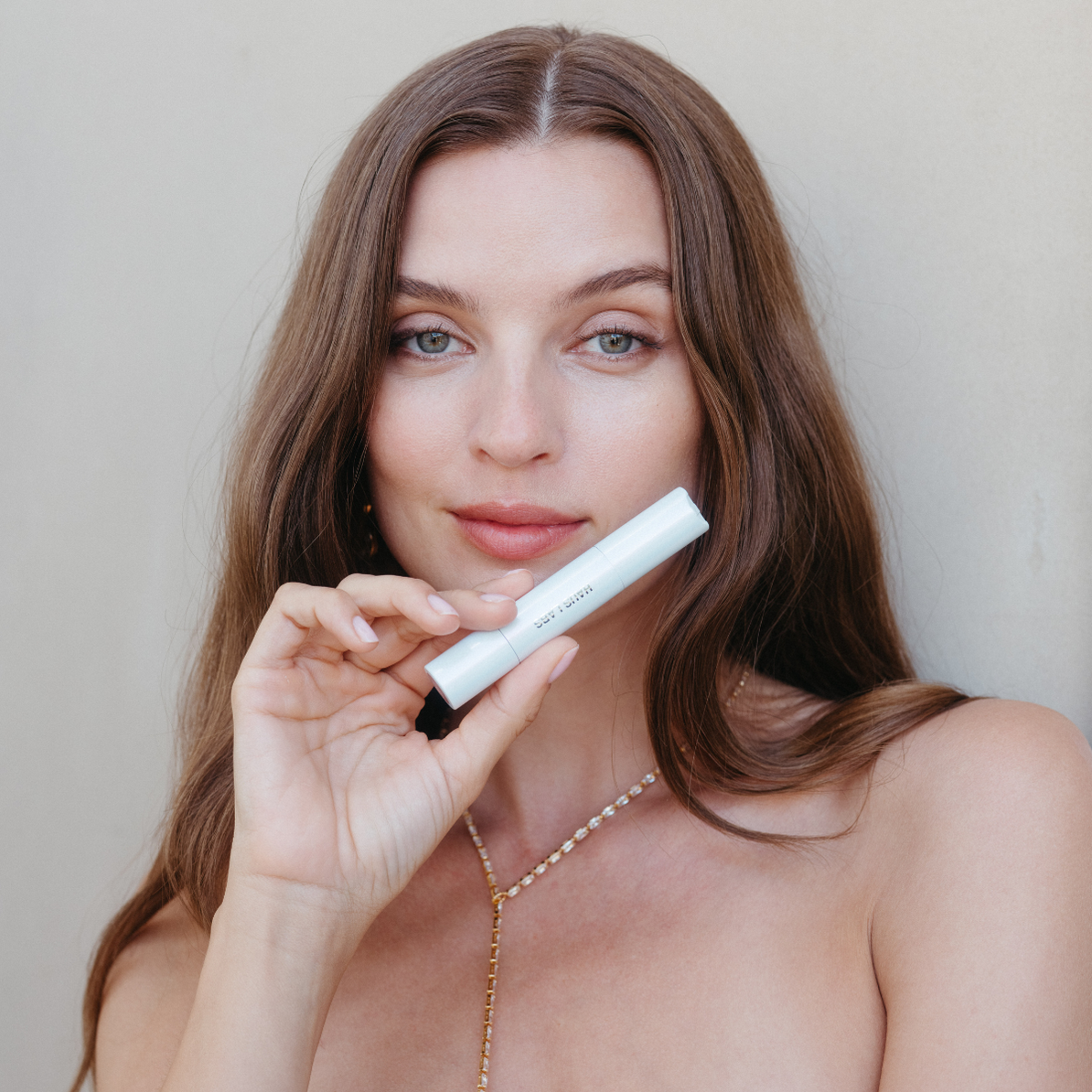 Bio-Radiant Glassy Highlighter Balm in Glassy Opal – CURATEUR